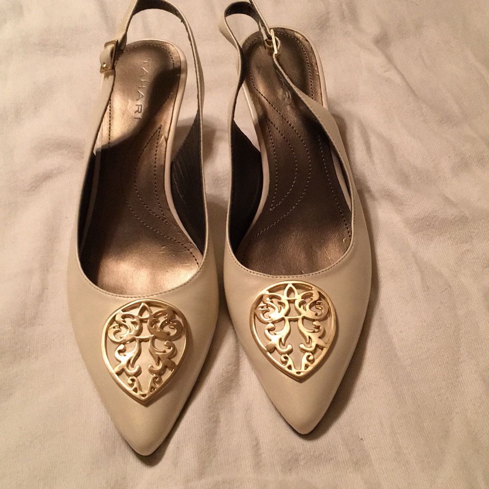 EUC Tahari Slingbacks Cream with Gold accents